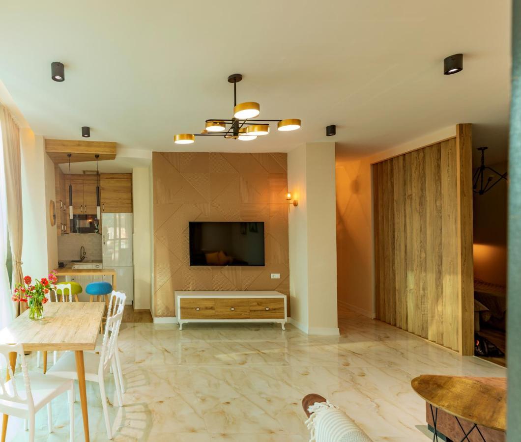 Entire Flat With City Skyline View - Two Bedrooms Batumi Exterior photo